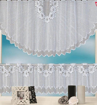 Voilage blanc élégant avec motifs floraux pour décoration de fenêtre, offrant une touche de charme et de sophistication à tout intérieur. Idéal pour ajouter de la lumière tout en préservant l'intimité de la pièce. Accessoire de décoration intérieur, adapté à divers styles de maison.
