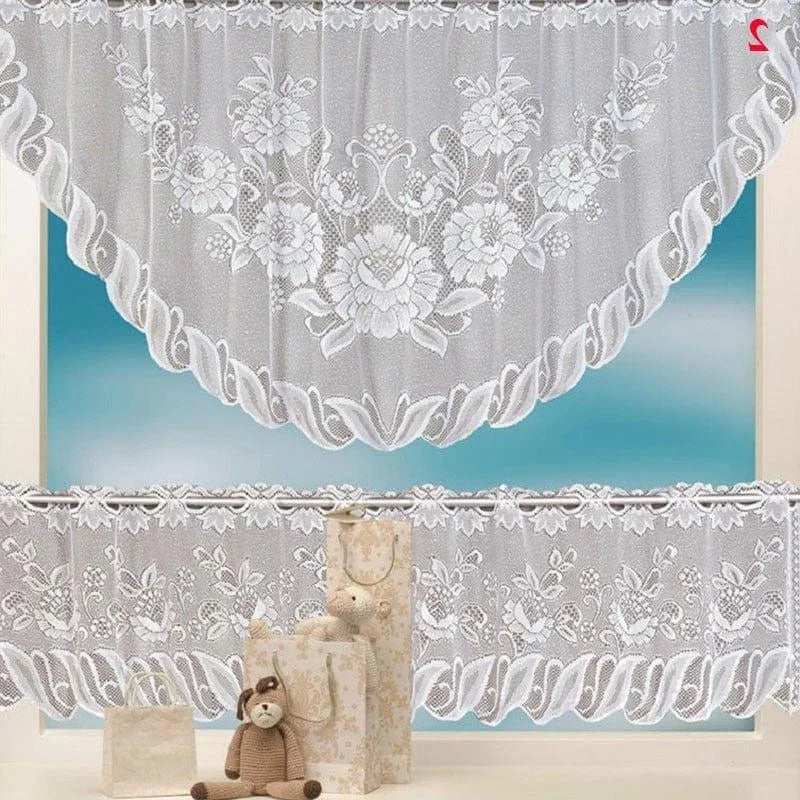 Rideau de fenêtre élégant avec motifs floraux délicats, idéal pour ajouter une touche de charme à votre intérieur. Ce modèle raffiné est parfait pour embellir votre salon ou chambre à coucher, créant une ambiance douce et accueillante. Transformez l'atmosphère de votre espace avec cette décoration de fenêtre chic et intemporelle.
