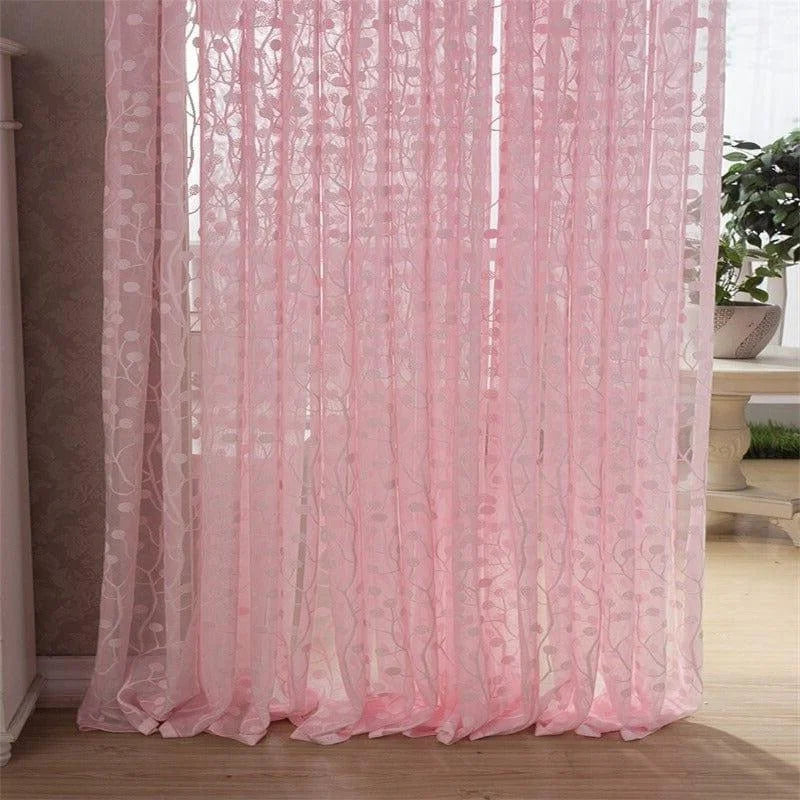 Voilage rose élégant avec motifs floraux, idéal pour une décoration intérieure moderne et lumineuse. Parfait pour créer une ambiance douce et accueillante dans votre salon ou chambre à coucher. Transformez vos fenêtres avec ce rideau esthétique au design raffiné.
