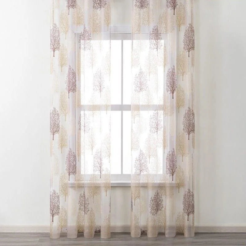 Rideau transparent avec motif d'arbres, idéal pour salon ou chambre, apportant une touche de nature et de lumière douce à votre intérieur moderne.