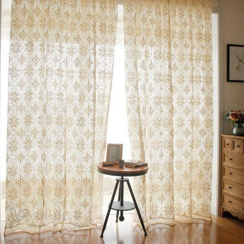 Rideaux élégants avec motifs floraux, parfaits pour ajouter une touche de sophistication à votre salon. Ces rideaux offrent une ambiance chaleureuse et naturelle, idéals pour filtrer la lumière tout en préservant votre intimité. Adaptés à tous les styles de décoration intérieure, ils sont un choix parfait pour embellir vos fenêtres.