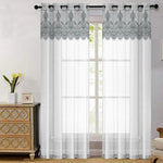 Rideaux élégants pour salon avec motif décoratif, ajoutant une touche raffinée à l'intérieur. Idéals pour filtrer la lumière naturelle tout en préservant l'intimité. Complément parfait pour une décoration classique et chic. Accessoire de maison tendance et esthétique.