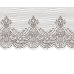 Dentelle décorative avec motifs floraux élégants et bordure festonnée pour projets de couture et décoration intérieure raffinée.