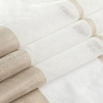 Voilage élégant blanc et beige pour rideaux modernes, parfait pour une décoration intérieure raffinée. Ce tissu léger et aéré s'intègre harmonieusement dans tous les espaces de vie, ajoutant une touche de sophistication et de luminosité. Idéal pour créer une atmosphère chaleureuse et accueillante, ce voilage est un choix incontournable pour embellir vos fenêtres.