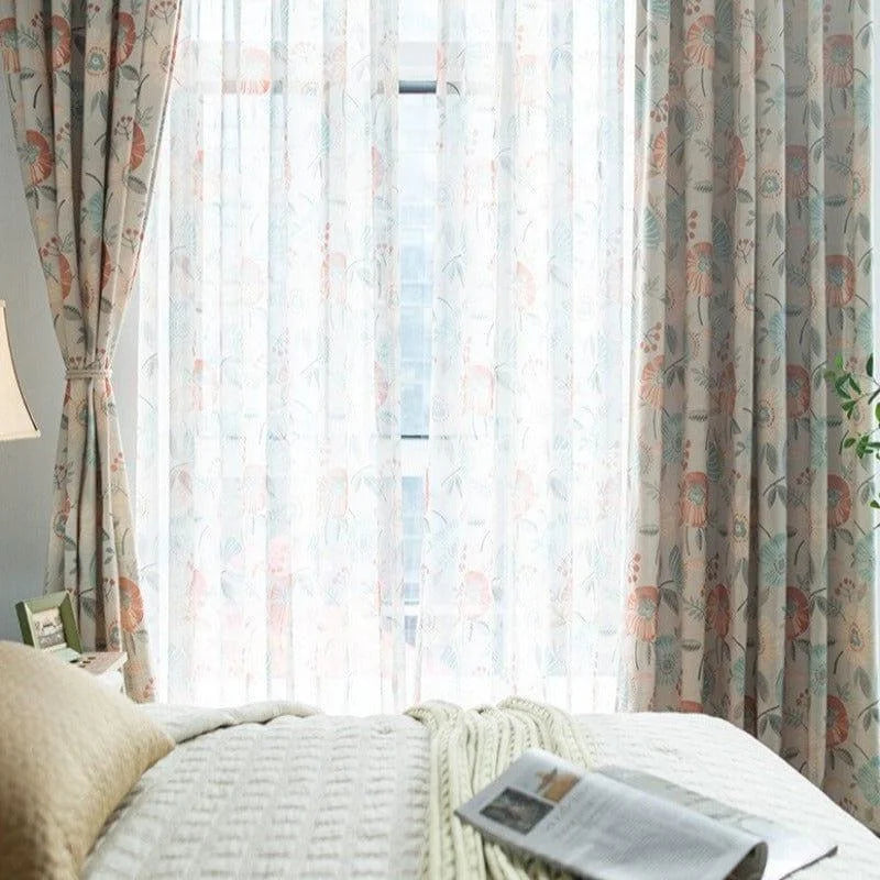<img src="rideaux-fleuris-chambre-lumineuse.jpg" alt="Rideaux fleuris élégants pour chambre à coucher, apportant une ambiance lumineuse et accueillante, avec motifs floraux subtils et un lit bien agencé pour un style moderne et apaisant." />