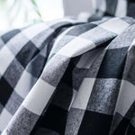 Chemise à carreaux noirs et blancs, motif intemporel pour un style élégant et classique. Idéale pour ajouter une touche de sophistication à votre garde-robe. Parfaite pour les occasions décontractées ou professionnelles. Découvrez un design chic et polyvalent qui s'adapte à toutes les saisons.