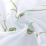 Voilage décoratif blanc avec motif floral vert élégant, idéal pour ajouter une touche de fraîcheur à votre intérieur. Parfait pour les salons ou chambres, ce tissu léger et raffiné apporte lumière et légèreté à vos espaces.