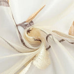 Voilage translucide avec motifs floraux élégants, idéal pour une décoration intérieure moderne et raffinée. Excellente option pour ajouter une touche de sophistication à votre espace de vie tout en laissant filtrer la lumière naturellement.