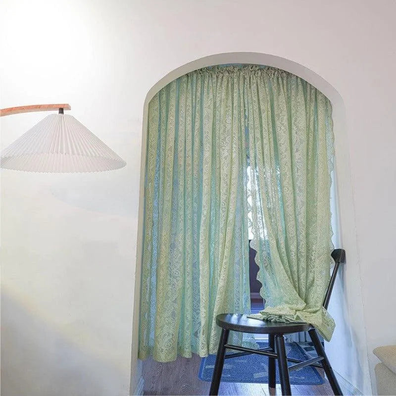 Rideaux décoratifs verts pour intérieur élégant, idéal pour ajouter une touche de sophistication à votre maison. Conçu pour habiller les portes et fenêtres avec style, ce modèle crée une ambiance chaleureuse et accueillante. Parfait pour embellir votre salon ou chambre à coucher.