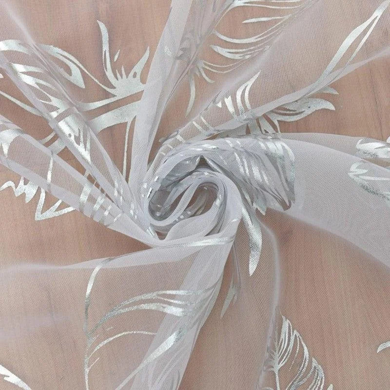 Voilage transparent décoratif avec motifs argentés, idéal pour moderniser votre intérieur tout en préservant la lumière naturelle. Motifs élégants et contemporains, parfaits pour une décoration chic et sophistiquée. Accessoire d'intérieur idéal pour fenêtres, salles de séjour ou chambres.