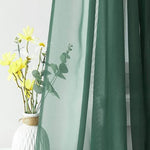 Rideaux verts élégants, ajout raffiné pour décorer votre intérieur. Apportent une touche de couleur verte naturelle à votre espace de vie. Idéal pour filtrer la lumière douce dans le salon ou la chambre. Complément parfait pour une décoration intérieure harmonieuse et tendance.