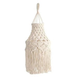 Suspension bohème en macramé, idéale pour une décoration intérieure naturelle et artisanale. Design élégant avec franges détaillées, parfait pour apporter une touche artistique et chaleureuse à votre espace de vie. Convient aux salons, chambres et espaces détente.