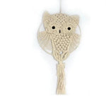 Décoration murale hibou en macramé, idéale pour apporter une touche bohème et originale à votre intérieur. Accessoire tendance pour la décoration de chambre ou salon. Design artisanal avec motifs détaillés. Cadeau parfait pour les amateurs de décoration unique et fait main.
