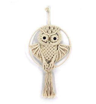 Décoration murale en forme de hibou artisanale, idéale pour ajouter une touche bohème à votre intérieur. Élément de décoration unique et accrocheur pour les amateurs de style naturel et créatif.