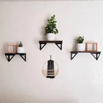 Étagères murales modernes avec design minimaliste, parfaites pour la décoration intérieure. Exposez vos plantes ou objets de décoration préférés sur ces étagères stylées qui optimisent l'espace mural. Idéales pour un salon ou une chambre contemporaine.