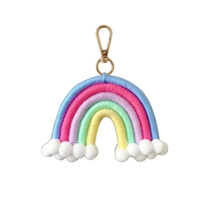 Porte-clés arc-en-ciel coloré avec mousqueton doré pour sac ou clés, design multicolore lumineux avec détails nuageux. Accessoire idéal pour personnaliser vos effets personnels. Cadeau parfait pour apporter une touche de gaité et de couleur.