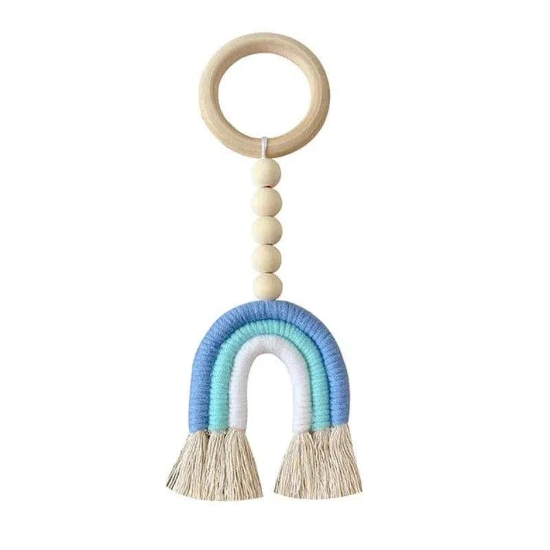 Anneau de dentition pour bébé avec motif arc-en-ciel, idéal pour soulager les gencives. Ce jouet d'éveil stimule la motricité fine et l'éveil sensoriel. Accessoire sécurisé et coloré, parfait pour les petites mains. Cadeau de naissance original et utile pour les nouveaux parents.