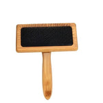 Brosse pour animaux domestiques, idéale pour le toilettage des chiens et chats, élimine les poils morts et démêle efficacement. Pratique et facile à utiliser, cette brosse améliore le bien-être de votre compagnon tout en maintenant son pelage sain et brillant. Adaptée à toutes les tailles d'animaux.