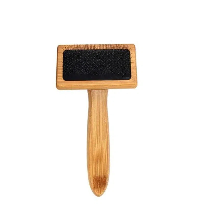 Brosse de toilettage pour animaux, conçue pour enlever efficacement les poils morts et démêler le pelage. Elle est idéale pour les chiens et les chats, offrant un soin doux et efficace. Le design ergonomique de la poignée facilite son utilisation et assure un confort optimal lors du brossage. Parfaite pour maintenir la propreté et la santé du pelage de votre animal de compagnie.