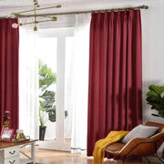 rideaux rouge foncé opaques modernes tissu texturé métalliques tringle chambre salon