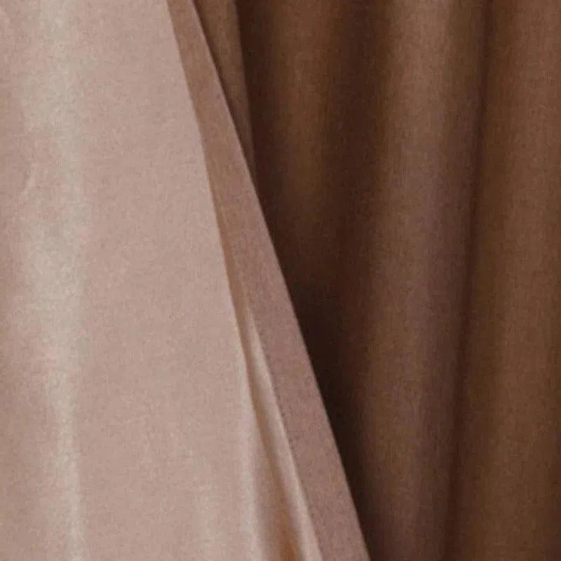 Rideau double épaisseur beige et marron, parfait pour une décoration élégante de salon ou chambre à coucher, améliorant l'isolation thermique et acoustique avec une touche de style.