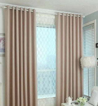 Rideaux élégants de couleur taupe pour salon moderne, apportant une touche chaleureuse à votre décoration intérieure. Parfaits pour tamiser la lumière naturelle tout en préservant l'intimité. Découvrez comment ces rideaux peuvent transformer l'ambiance de votre pièce tout en ajoutant une note de sophistication.
