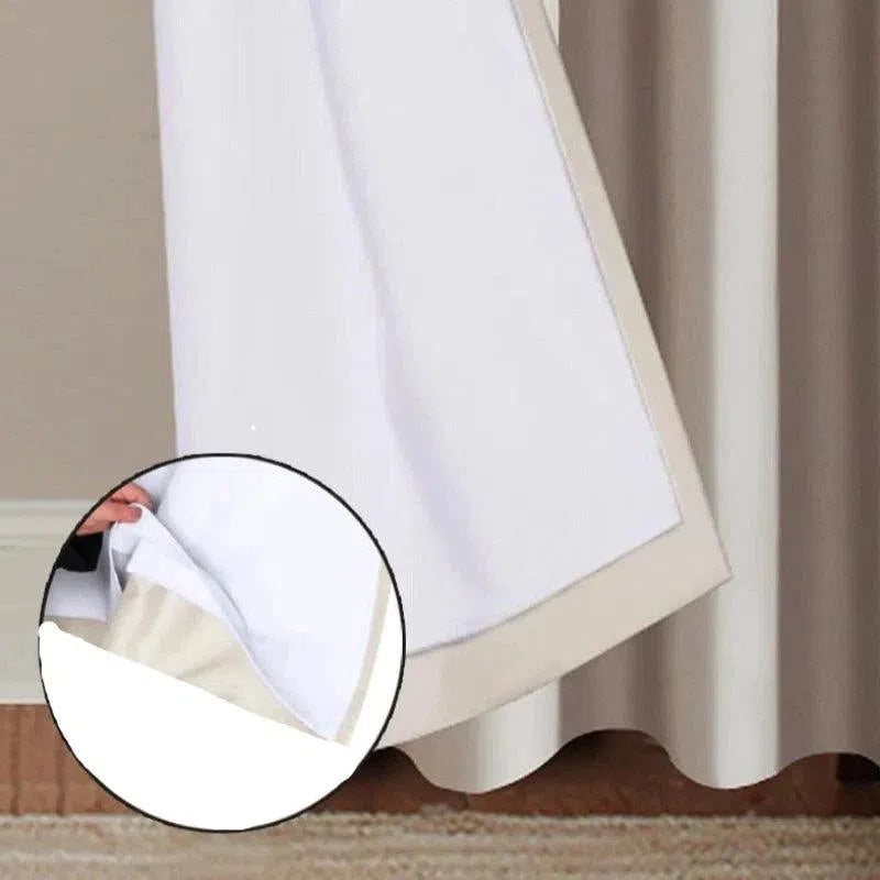 Rideau blanc élégant avec doublure intégrée et bordure contrastée, parfait pour ajouter une touche moderne à votre intérieur. Ce rideau s'adapte à divers styles de décoration et permet une excellente gestion de la lumière dans vos pièces. Idéal pour salon, chambre ou bureau.