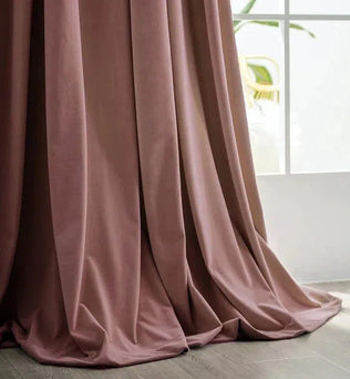 Rideaux élégants rose, ajoutant une touche sophistiquée et moderne à tout intérieur. Idéals pour salon ou chambre, ces rideaux offrent une ambiance chaleureuse et accueillante. Adaptés aux fenêtres larges, ils créent une décoration raffinée. Transformez votre espace avec ces rideaux tendance.