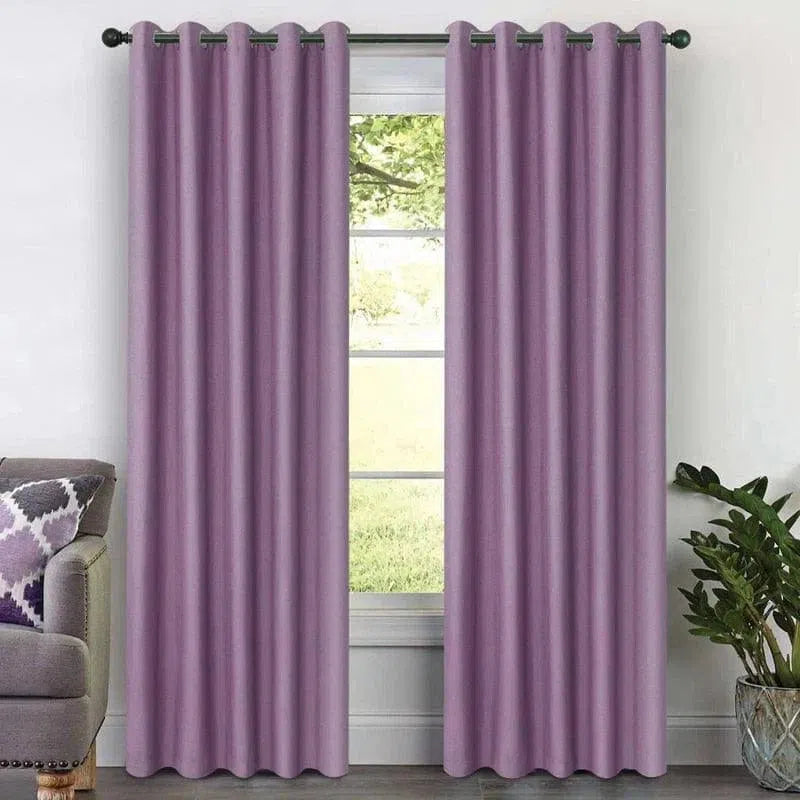 Rideaux violets élégants pour salon, offrant une touche de couleur et de modernité à votre intérieur. Ces rideaux long épurés s'adaptent parfaitement à tout style de décoration, créant une atmosphère chaleureuse et accueillante. Idéal pour le salon, la chambre ou tout autre espace nécessitant une solution de décoration raffinée. Profitez d'une ambiance lumineuse et intimiste grâce à ces rideaux tendance.