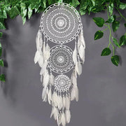 dreamcatcher bohème blanc noir plumes tissage dentelle cercles métal ethnique decoration mur suspendu