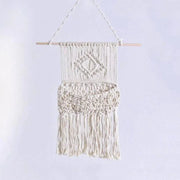 décoration murale macramé tresses nœuds franges losange bohème blanc beige violet