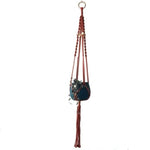 Suspension décorative pour plantes, idéale pour ajouter une touche de verdure à votre intérieur. Ce support élégant est conçu pour accueillir vos plantes préférées de manière esthétique et soignée. Sa forme raffinée et son design épuré en font un élément parfait pour personnaliser votre espace de vie avec style.