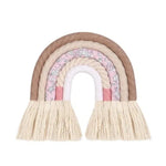 Arc-en-ciel mural décoratif pour chambre d'enfant, design unique avec nuances de rose et brun, parfait pour ajouter une touche bohème et tendre à la décoration murale. Accessoire tendance pour embellir l'espace de jeu ou de repos des enfants.