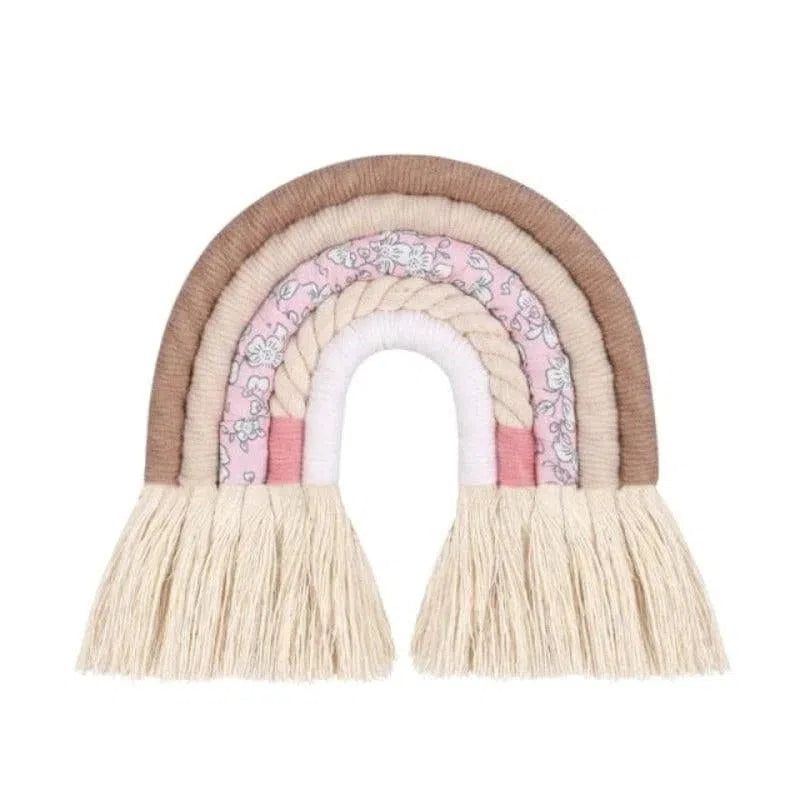 Arc-en-ciel mural décoratif pour chambre d'enfant, design unique avec nuances de rose et brun, parfait pour ajouter une touche bohème et tendre à la décoration murale. Accessoire tendance pour embellir l'espace de jeu ou de repos des enfants.