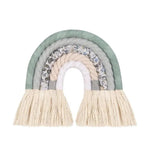 Arc-en-ciel décoratif à suspendre, design bohème aux nuances pastel, parfait pour une chambre d'enfant ou une décoration murale originale. Accessoire artisanal tendance pour ajouter une touche de douceur et d'élégance à votre intérieur.