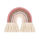 Arc-en-ciel décoratif pour chambre d'enfant, design artisanal avec des teintes douces de rose et de beige, idéal pour ajouter une touche bohème et chaleureuse à votre intérieur. Accessoire murale tendance pour embellir les espaces de vie.