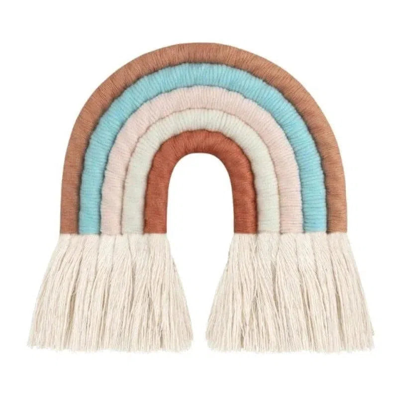 Décoration murale en arc-en-ciel avec nuances de marron, bleu et beige, idéal pour ajouter une touche bohème et tendance à une chambre d'enfant ou un salon. Accessoire parfait pour une ambiance chaleureuse et moderne.