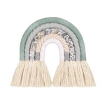 Arc-en-ciel de décoration murale pour chambre d'enfant, design attrayant en plusieurs couches colorées, parfait pour ajouter une touche bohème et apaisante à la pièce. Cadeau idéal pour une naissance ou un anniversaire, ce bel objet s'intègre facilement à tous les styles de décoration intérieure, offrant une ambiance chaleureuse et accueillante.