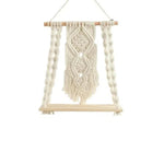 Balançoire d'intérieur bohème avec un design macramé élégant, idéale pour la décoration murale ou comme accessoire suspendu tendance. Apportez une touche artistique et naturelle à votre espace avec cet élément déco original et raffiné.