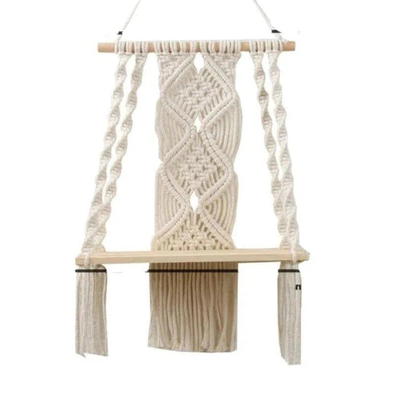 Balancelle de style bohème pour décoration intérieure, idéale pour ajouter une touche artisanale et élégante à votre maison. Ce siège suspendu est parfait pour créer un espace détente unique dans votre salon ou chambre. Accessoire décoratif tendance pour les amateurs de style naturel et minimaliste.
