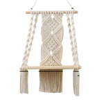 Balancelle de style bohème pour décoration intérieure, idéale pour ajouter une touche artisanale et élégante à votre maison. Ce siège suspendu est parfait pour créer un espace détente unique dans votre salon ou chambre. Accessoire décoratif tendance pour les amateurs de style naturel et minimaliste.