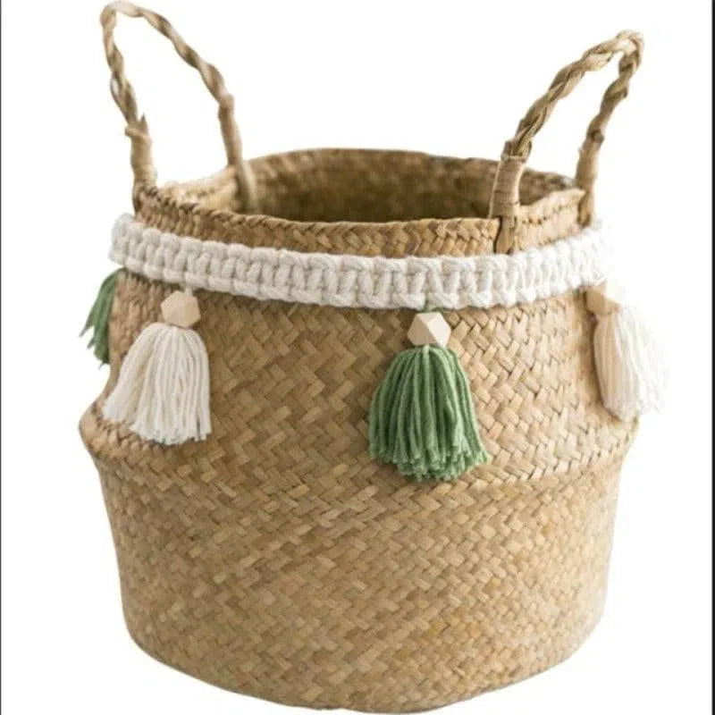 Panier de rangement avec anses, design bohème chic, décoré de pompons blancs et verts, idéal pour organiser les espaces intérieurs et apporter une touche décorative à votre maison. Convient pour le salon, la chambre ou la salle de bain, ce panier est à la fois pratique et esthétique.