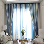 Rideaux modernes dégradés bleus pour salon élégant et lumineux, combinant style contemporain et ambiance accueillante. Accessoire idéal pour sublimer votre décoration intérieure avec des accents subtils. Parfait pour filtrer la lumière tout en ajoutant une touche de couleur à votre espace de vie.