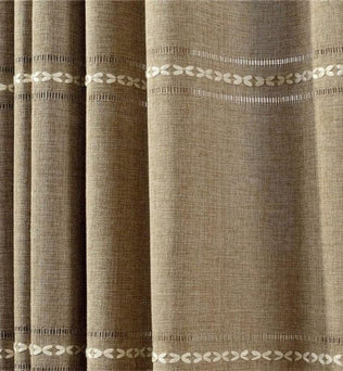 Rideau beige avec motif élégant, idéal pour une décoration intérieure moderne. Ce rideau tamise la lumière tout en ajoutant une touche de sophistication à votre salon ou chambre. Parfait pour créer une ambiance chaleureuse et accueillante.