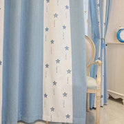 rideau chambre enfant bleu étoiles voilage transparent passe tringle plis flamands texture texturée