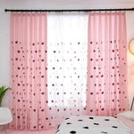 Rideaux élégants avec motifs de cœurs, couleur rose, parfaits pour embellir une chambre à coucher. Idéals pour créer une atmosphère romantique et accueillante, ces rideaux apportent une touche décorative douce et moderne à votre intérieur.