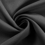 Rideau moderne gris foncé, idéal pour ajouter une touche élégante à votre intérieur. Ce rideau obscurcissant est parfait pour créer une ambiance intime et chaleureuse dans votre salon ou chambre à coucher. Convient pour différents styles de décoration grâce à sa teinte sobre et raffinée.