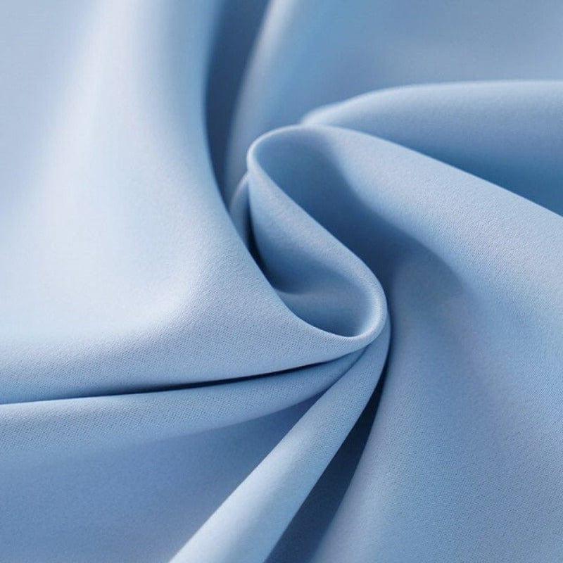 Rideau bleu élégant pour décoration intérieure, doux et fluide, idéal pour apporter une touche de couleur et de modernité à votre espace de vie. Style contemporain pour salon ou chambre.