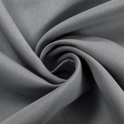 Rideau élégant gris foncé pour décoration intérieure, idéal pour la chambre ou le salon. Design moderne et tendance, parfait pour un look contemporain et épuré.