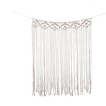 Décoration murale bohème avec motif géométrique et franges longues, idéale pour ajouter une touche artistique et élégante à votre intérieur. Parfaite pour un salon, une chambre ou un espace détente, cette tenture murale s'intègre harmonieusement dans un décor moderne ou traditionnel, créant une atmosphère chaleureuse et accueillante. Accessoire de décoration tendance pour personnaliser votre intérieur.